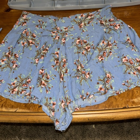 Clothing - Picture 3 of 7